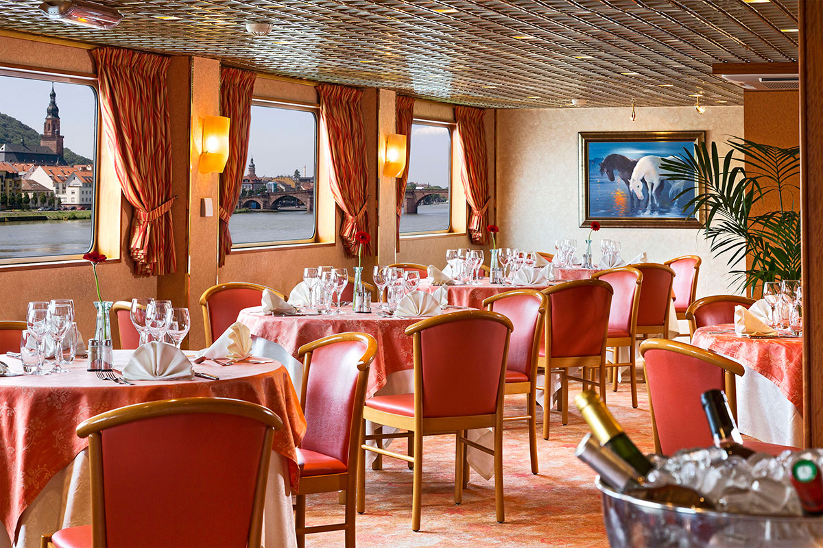 El Restaurante nos ofrece, además de una exquisita gastronomía, unas vistas únicas a través de los grandes ventanales que lo rodean. CRUCEROS MS CROISIEUROPE MS L EUROPE MS EUROPE CRUCEROS FLUVIALES CROISIEUROPE MS EUROPE CRUCEROS FLUVIALES CRUCEROS FLUVIALES DANUBIO CRUCEROS FLUVIALES RHIN CRUCEROS MS EUROPE CRUCEROS POR RIO CRUCEROS BARATOS BIDAIAK CREUERS CRUCEROS EN BARCO PEQUEÑO SMALL SHIP CRUISES RIVER CRUISES CROISIEUROPE RIVER CRUISES CROISIERES CROISIEUROPE BATEAU DANUBE CRUISES RHINE CRUISES CRUCEROS DANUBIO VIENA CRUCEROS BUDAPEST CRUCEROS BRATISLAVA CRUCEROS MELK CRUCEROS ABADIA DE MELK CRUCEROS OFERTAS CRUCEROS FLUVIALES OFERTAS CROISIEUROPE CRUCEROS FLUVIALES OFERTAS #CroisiEurope #MSLEUROPE #MSEUROPE #CRUCEROSFLUVIALES #RIVERCRUISES #CROISIERES #CREUERS #BIDAIAK #CRUCEROSRIO #CURCEROSDANUBIO #CRUCEROSRHIN #CRUCEROSRIN #CRUCEROSPORELDANUBIO #CRUCEROSVIENA #VIENA #BUDAPEST #MELK #WACHAU #DANUBIO #DANUBE #DANUBECRUISES #VIENNA #VIENNACRUISES #BUDAPESTCRUISES #DANUBERIVER #DANUBERIVERCRUISES #EUROPECRUISES #CRUCEOSEUROPA #CRUCEROSCROISIEUROPE #RESTAURANTE